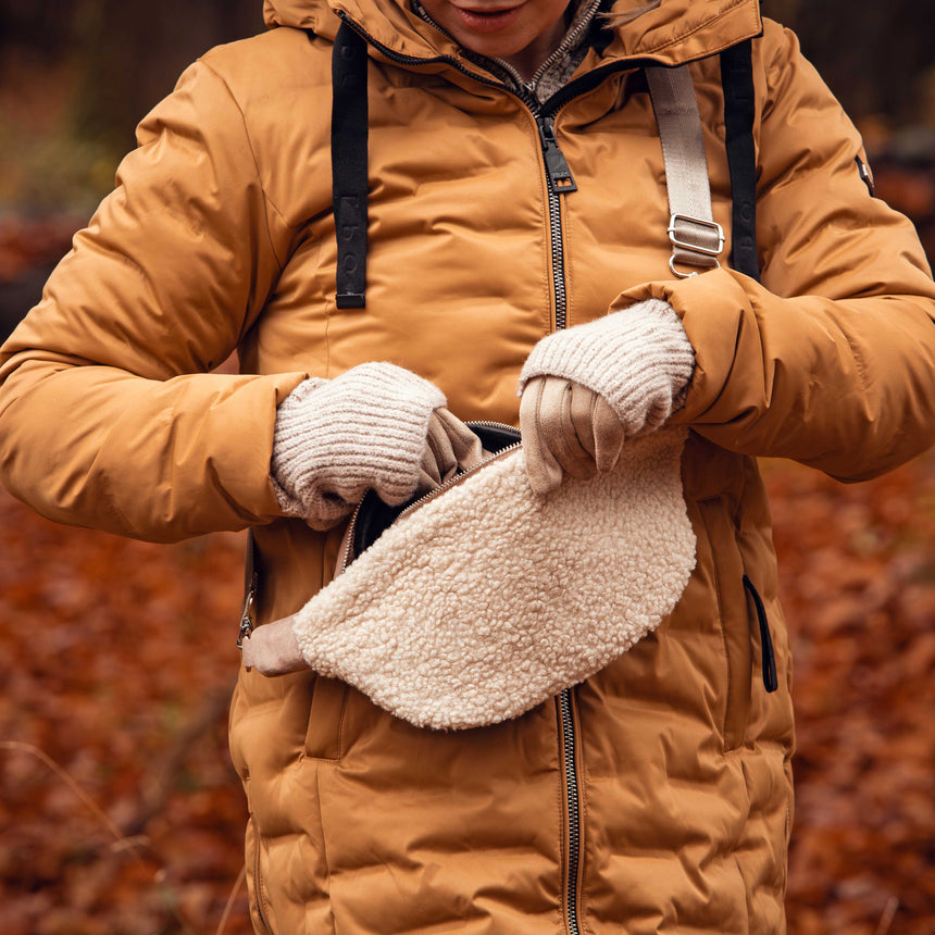 Hailys Gürteltasche in Teddy-Optik