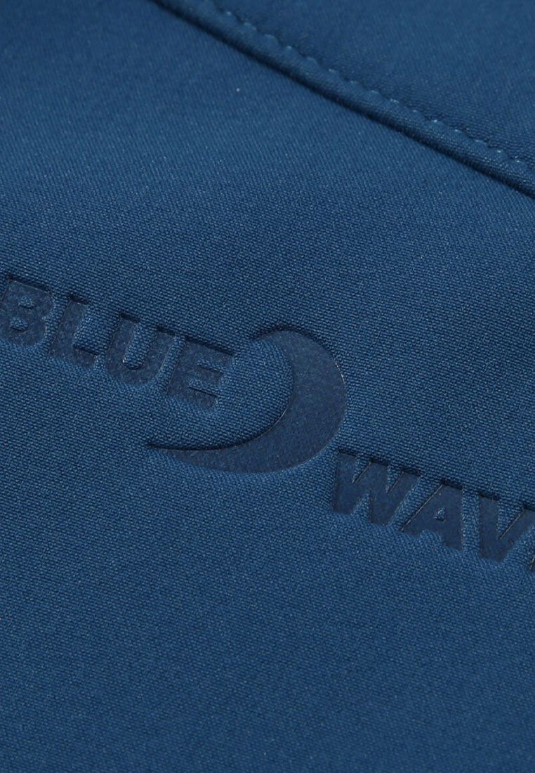 Blue Wave Herren Softshelljacke Mads mit Fleecefutter und angeschnittener Kapuze